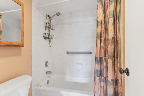 Condo in Tamarac, Florida, 2 bedrooms  № 1228713 - photo 6