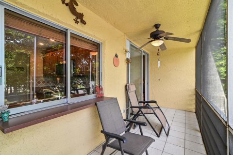 Condo in Tamarac, Florida, 2 bedrooms  № 1228713 - photo 2