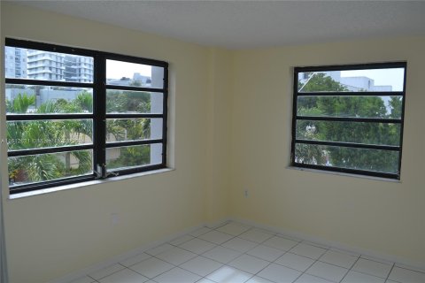 Condo in Miami Beach, Florida, 2 bedrooms  № 1241041 - photo 14