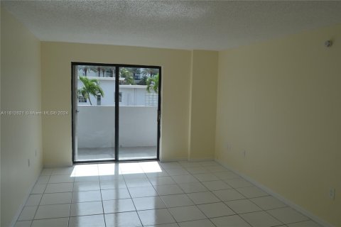 Condo in Miami Beach, Florida, 2 bedrooms  № 1241041 - photo 10