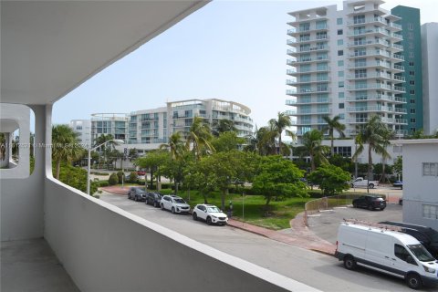 Condo in Miami Beach, Florida, 2 bedrooms  № 1241041 - photo 3