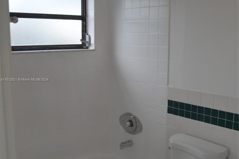 Condo in Miami Beach, Florida, 2 bedrooms  № 1241041 - photo 17