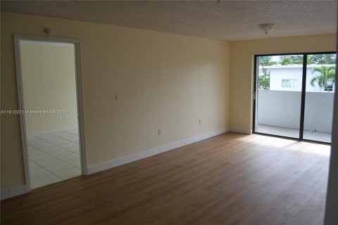 Condo in Miami Beach, Florida, 2 bedrooms  № 1241041 - photo 7