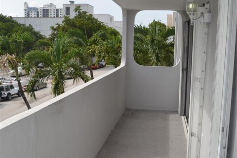 Condo in Miami Beach, Florida, 2 bedrooms  № 1241041 - photo 4