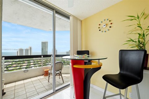 Condo in Aventura, Florida, 2 bedrooms  № 1227981 - photo 12