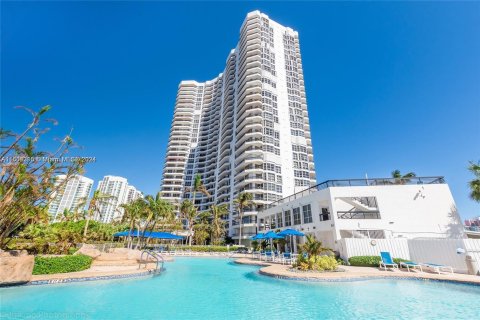 Condo in Aventura, Florida, 2 bedrooms  № 1227981 - photo 29