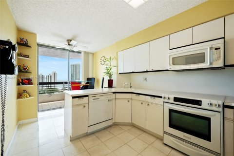 Condo in Aventura, Florida, 2 bedrooms  № 1227981 - photo 8