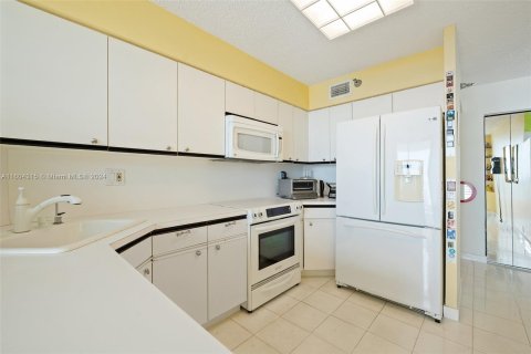 Condo in Aventura, Florida, 2 bedrooms  № 1227981 - photo 10