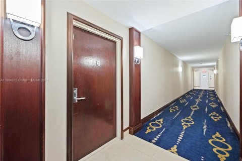 Condo in Aventura, Florida, 2 bedrooms  № 1227981 - photo 27