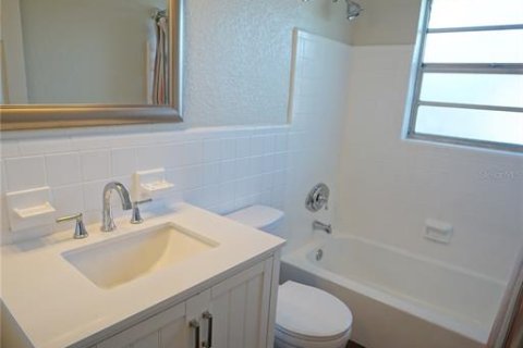 Condominio en alquiler en Tampa, Florida, 2 dormitorios, 83.61 m2 № 1349256 - foto 9