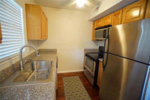 Condominio en alquiler en Tampa, Florida, 2 dormitorios, 83.61 m2 № 1349256 - foto 4