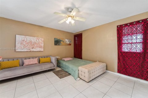 House in Miami, Florida 2 bedrooms, 109.81 sq.m. № 1423941 - photo 5