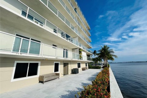 Copropriété à louer à Palm Beach, Floride: 43.2 m2 № 1328039 - photo 1