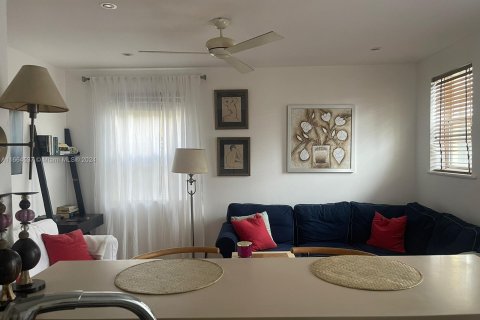 Condo in Miami Beach, Florida, 1 bedroom  № 1377591 - photo 5