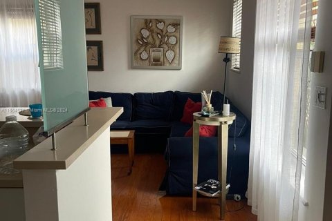 Condo in Miami Beach, Florida, 1 bedroom  № 1377591 - photo 16