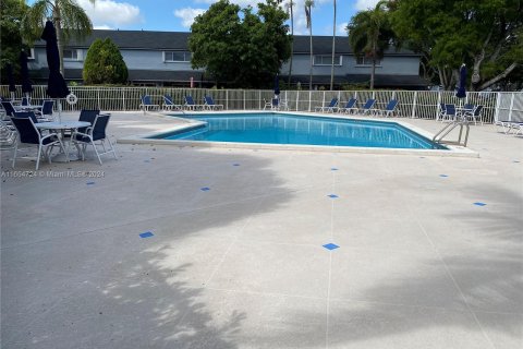 Casa en venta en Miami, Florida, 2 dormitorios, 108.32 m2 № 1377596 - foto 3