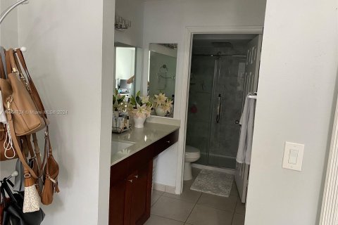 Casa en venta en Miami, Florida, 2 dormitorios, 108.32 m2 № 1377596 - foto 18