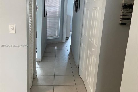 Casa en venta en Miami, Florida, 2 dormitorios, 108.32 m2 № 1377596 - foto 11