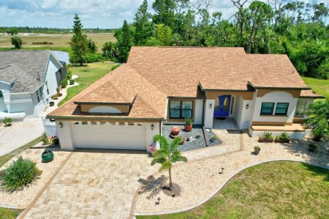 Villa ou maison à vendre à Punta Gorda, Floride: 3 chambres, 168.43 m2 № 1164721 - photo 1