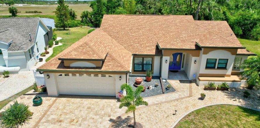 Casa en Punta Gorda, Florida 3 dormitorios, 168.43 m2 № 1164721