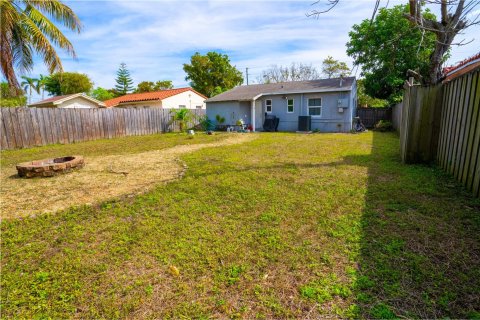 House in Fort Lauderdale, Florida 2 bedrooms, 84.45 sq.m. № 1038387 - photo 3