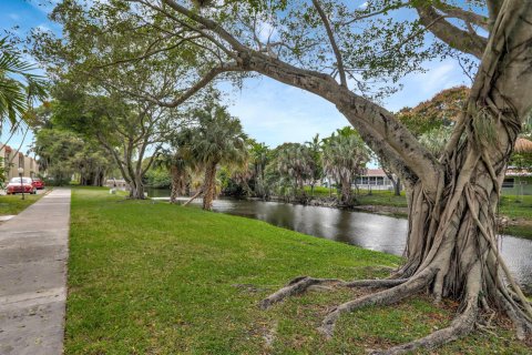 Condo in Lauderhill, Florida, 1 bedroom  № 1057876 - photo 1