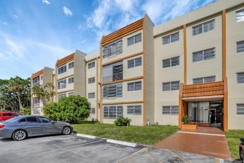 Condo in Lauderhill, Florida, 1 bedroom  № 1057876 - photo 14