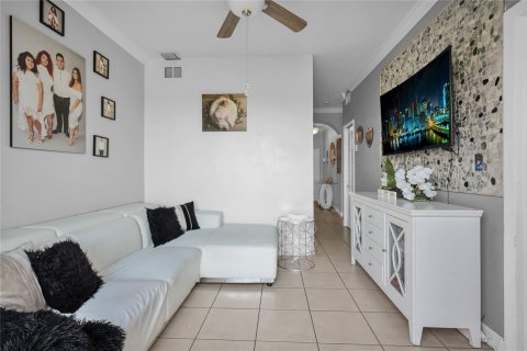 Copropriété à vendre à Hialeah, Floride: 2 chambres, 89.84 m2 № 1210287 - photo 22