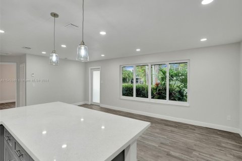 House in North Palm Beach, Florida 5 bedrooms, 200.02 sq.m. № 1043878 - photo 9