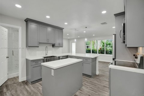 Casa en venta en North Palm Beach, Florida, 5 dormitorios, 200.02 m2 № 1043878 - foto 11