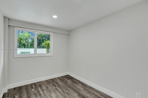 Casa en venta en North Palm Beach, Florida, 5 dormitorios, 200.02 m2 № 1043878 - foto 13