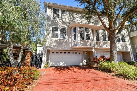 Townhouse in Tampa, Florida 3 bedrooms, 179.3 sq.m. № 1053641 - photo 4
