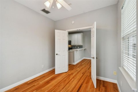 Townhouse in Tampa, Florida 3 bedrooms, 179.3 sq.m. № 1053641 - photo 30