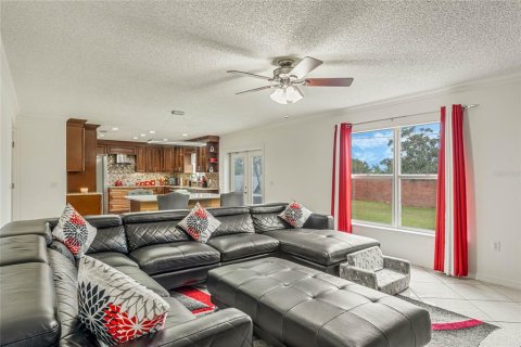 Villa ou maison à vendre à Kissimmee, Floride: 4 chambres, 221.11 m2 № 1342216 - photo 12