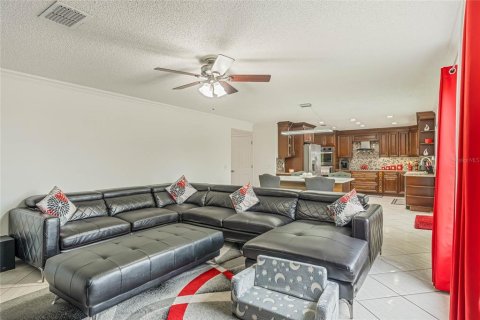 Villa ou maison à vendre à Kissimmee, Floride: 4 chambres, 221.11 m2 № 1342216 - photo 11