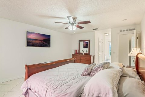 Villa ou maison à vendre à Kissimmee, Floride: 4 chambres, 221.11 m2 № 1342216 - photo 24