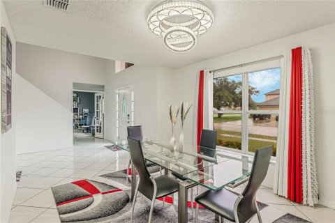 Villa ou maison à vendre à Kissimmee, Floride: 4 chambres, 221.11 m2 № 1342216 - photo 8