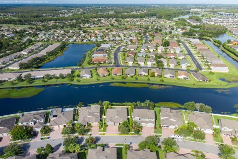 House in Trinity, Florida 4 bedrooms, 213.58 sq.m. № 1342217 - photo 24