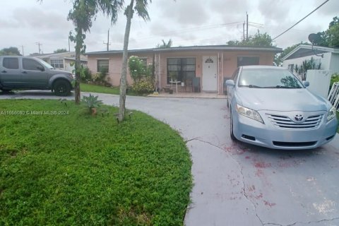 House in Miramar, Florida 3 bedrooms, 141.03 sq.m. № 1381583 - photo 1