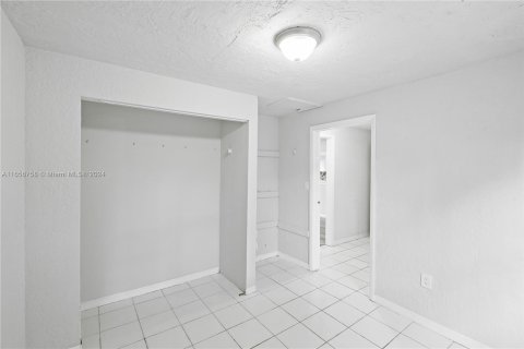 Villa ou maison à vendre à Miami, Floride: 3 chambres, 87.7 m2 № 1381628 - photo 16