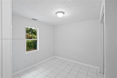 Villa ou maison à vendre à Miami, Floride: 3 chambres, 87.7 m2 № 1381628 - photo 15