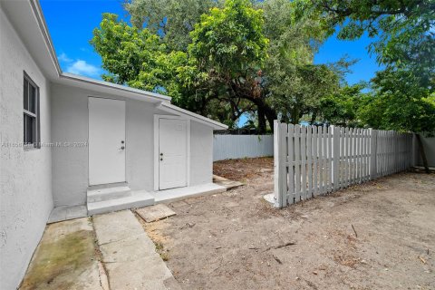 Villa ou maison à vendre à Miami, Floride: 3 chambres, 87.7 m2 № 1381628 - photo 5