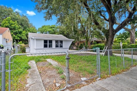 Villa ou maison à vendre à Miami, Floride: 3 chambres, 87.7 m2 № 1381628 - photo 2