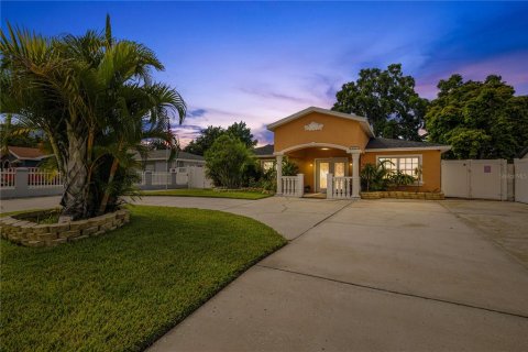 Villa ou maison à vendre à Tampa, Floride: 3 chambres, 192.12 m2 № 1349961 - photo 1