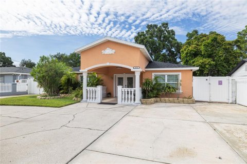 Villa ou maison à vendre à Tampa, Floride: 3 chambres, 192.12 m2 № 1349961 - photo 2