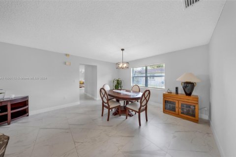 Casa en venta en Virginia Gardens, Florida, 3 dormitorios, 147.06 m2 № 1070073 - foto 6