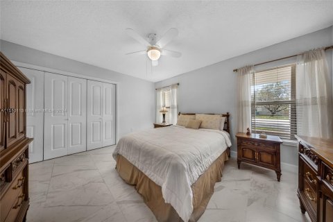 Casa en venta en Virginia Gardens, Florida, 3 dormitorios, 147.06 m2 № 1070073 - foto 17