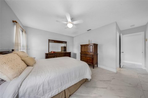 Casa en venta en Virginia Gardens, Florida, 3 dormitorios, 147.06 m2 № 1070073 - foto 16