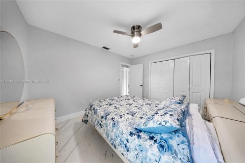 Casa en venta en Virginia Gardens, Florida, 3 dormitorios, 147.06 m2 № 1070073 - foto 11
