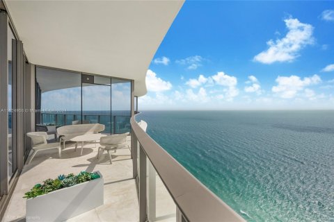 Condo in Sunny Isles Beach, Florida, 2 bedrooms  № 1271451 - photo 1